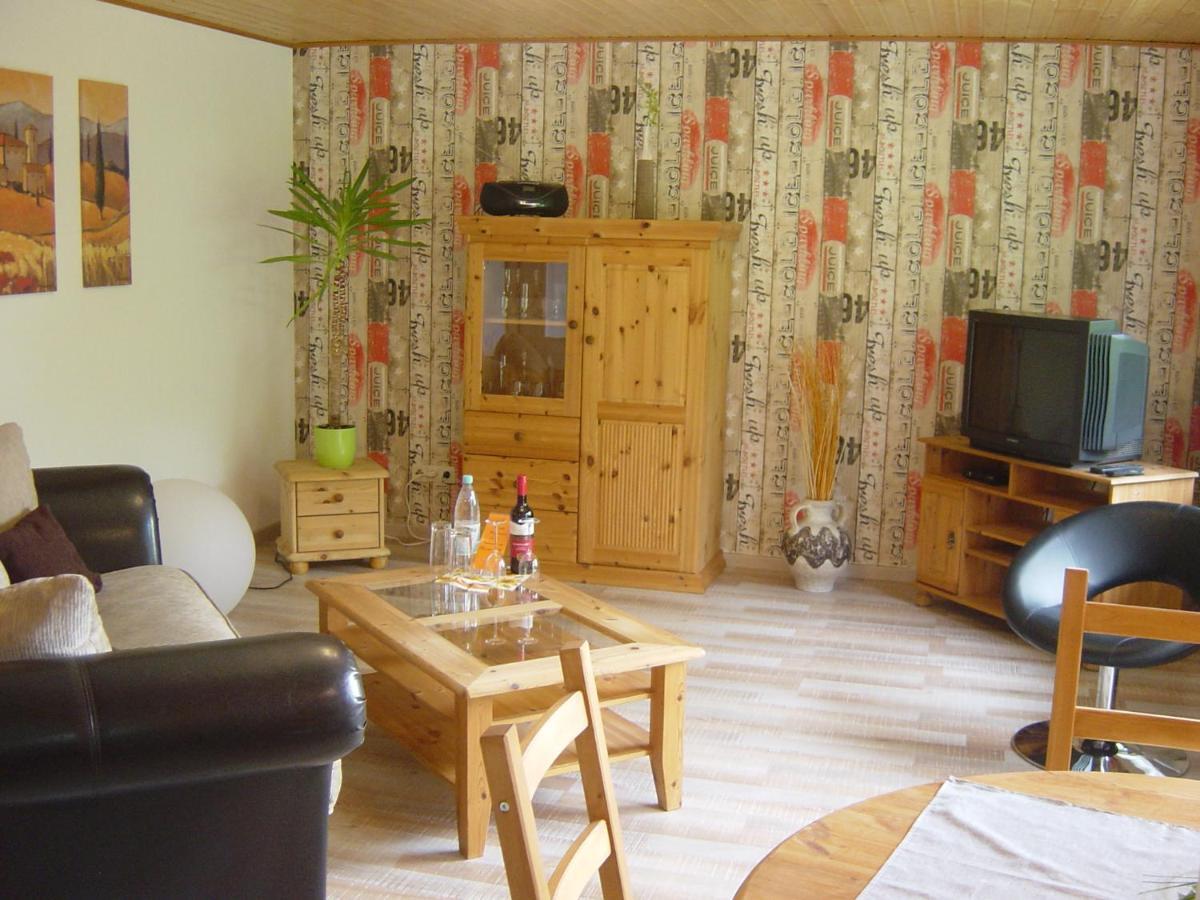 Haus Am Wald Lägenhet Hillscheid Exteriör bild